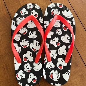 Disney Resort  Mickey Mouse flip flops size Men’s Small 8/9 excellent condition
